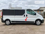 Renault Trafic 2001–2015 Moldura de puerta original usada (R2) foto 1