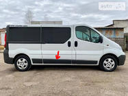 Renault Trafic 2001–2015 Moldura de puerta original usada (R3) foto 1