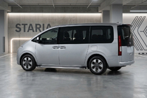 Hyundai Staria 2021- Estribos Laterales Maydos V2 (2 uds., Aluminio y Acero Inoxidable) foto 1