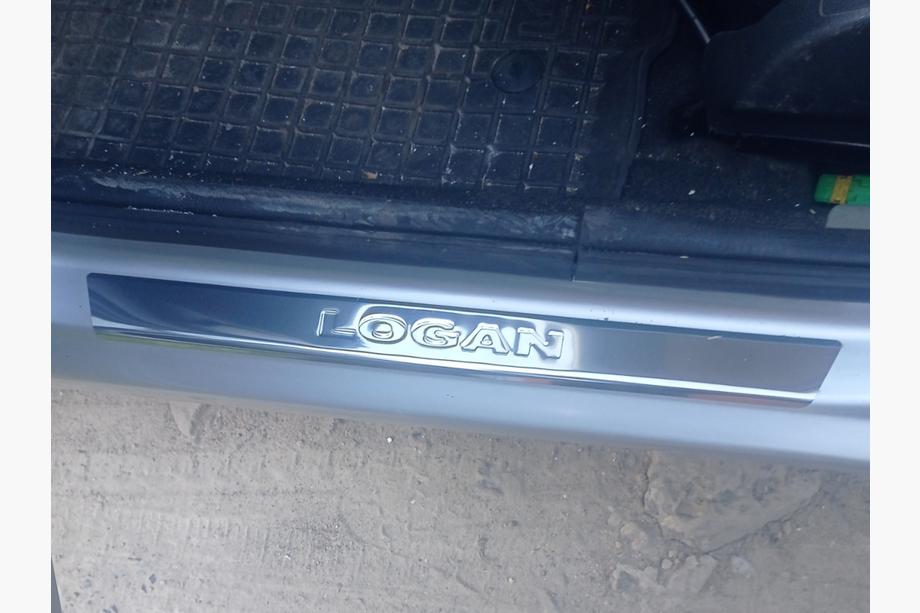 Renault Logan MCV 2005-2013 Protector de umbral de puerta de acero inoxidable Carmos V2 (4 uds) Foto 2