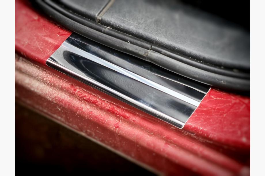 Nissan Qashqai 2010-2014 Protector de umbral de puerta en acero inoxidable (Carmos V2, 4 uds) Foto 3