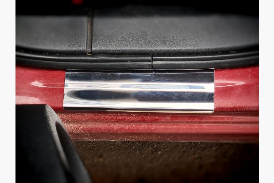 Nissan Qashqai 2010-2014 Protector de umbral de puerta en acero inoxidable (Carmos V2, 4 uds) Foto 4