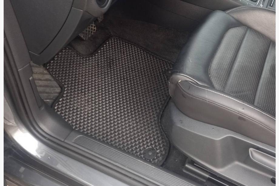 Volkswagen Golf 7/E-Golf 2012-2020 Alfombrillas EVA para E-Golf (negras) Image