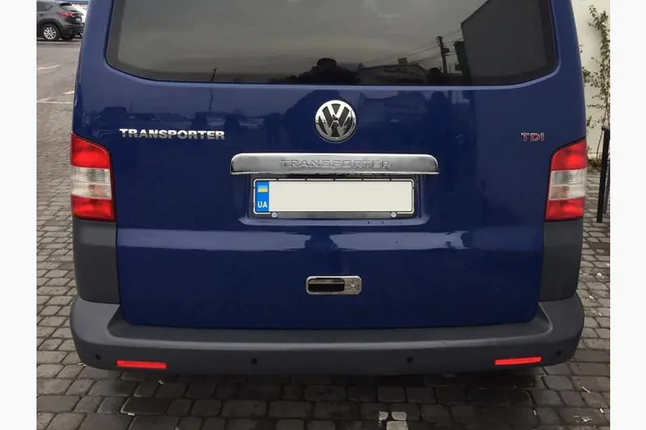 Volkswagen T5 Transporter 2003-2010 Moldura cromada sobre la matrícula para portón trasero (con inscripción, acero inoxidable) Image