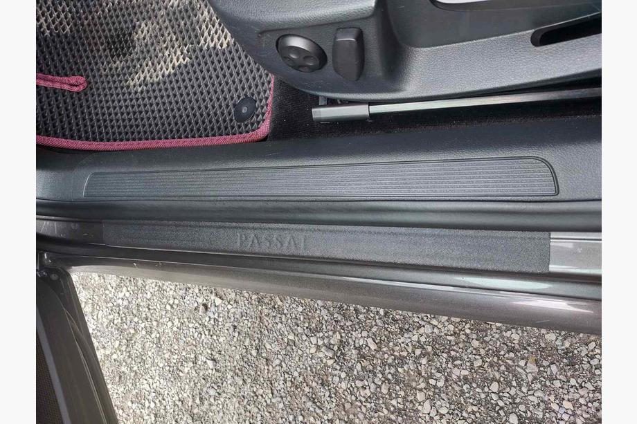 Volkswagen Passat B6 2006-2012 Protecciones de umbral DDU (4 uds, plastico) Image